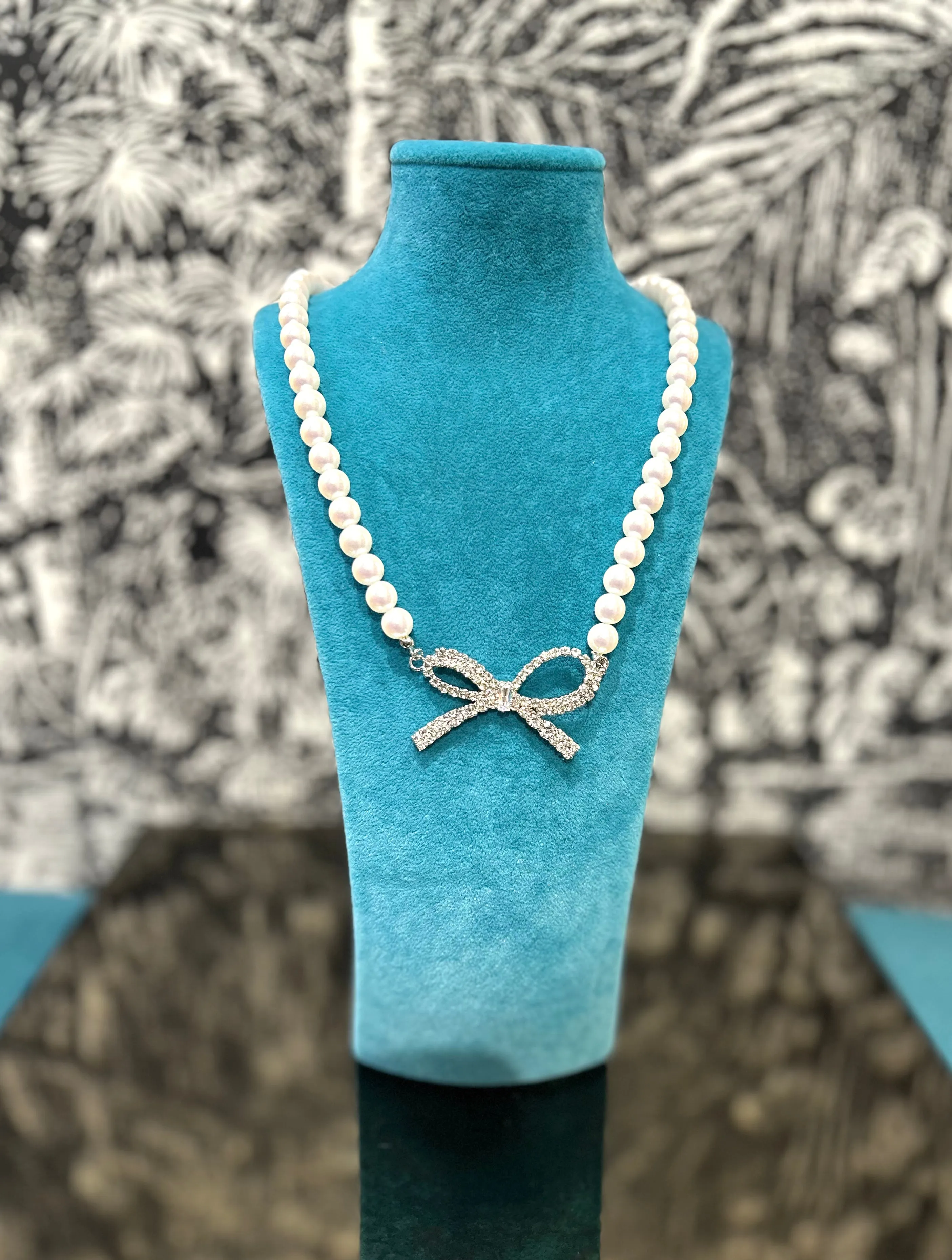 Pearl & Sparkle Bow Short Necklace